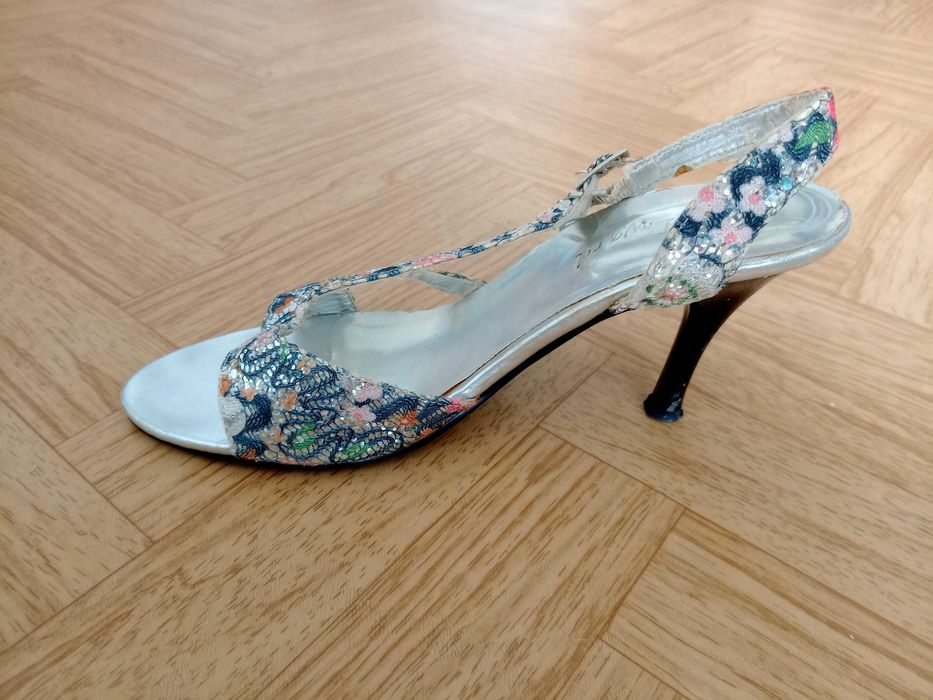 Buty damskie brokatowe