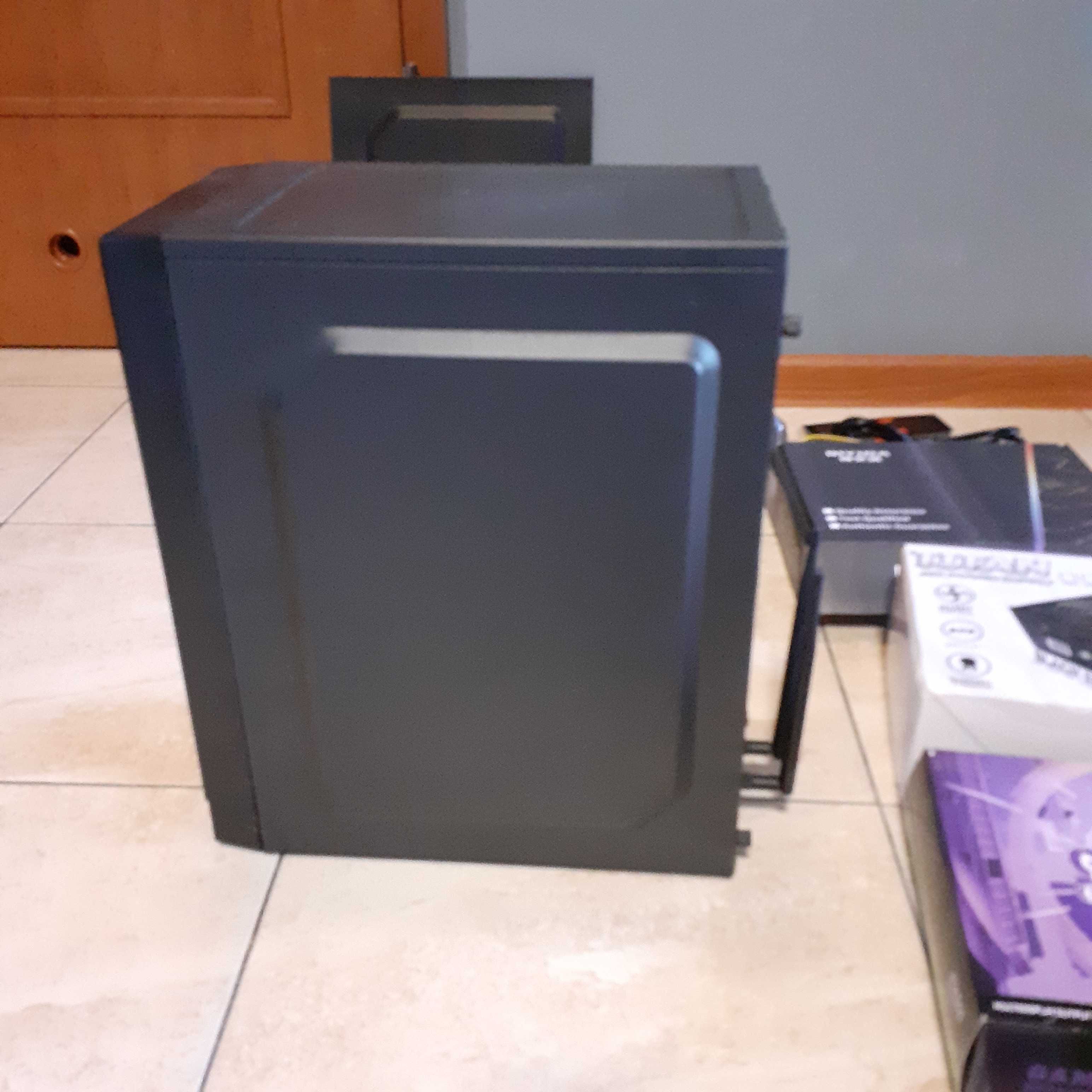 Komputer stacjonarny Intel Xeon,RX550 4Gb,DDR4 16Gb,2xSSD .(1.3.25)