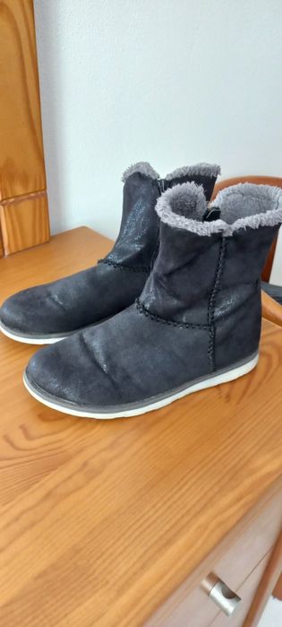 Bota menina com pêlo 35