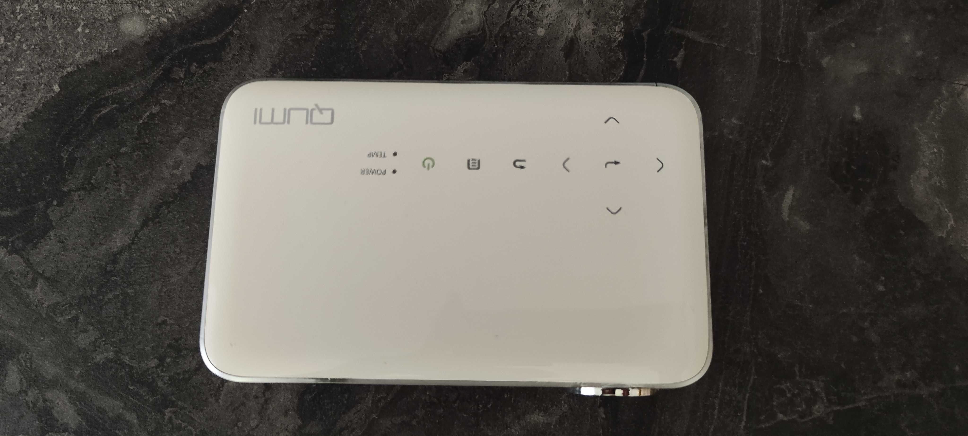 Qumi Q6 проектор