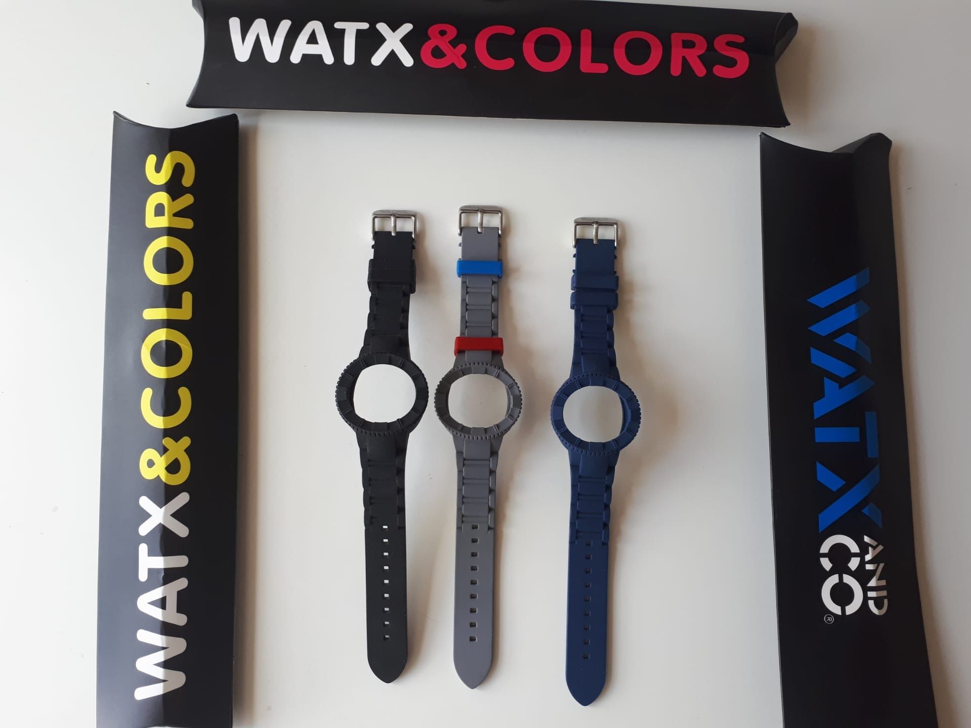 Braceletes novas WATX, tamanho M, de várias cores e modelos, com caixa