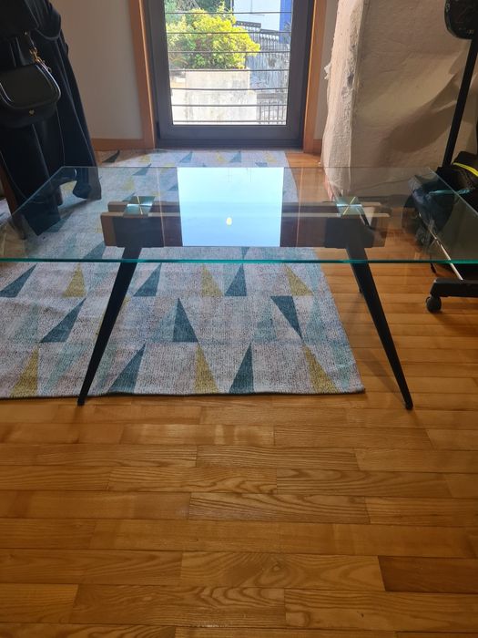Mesa de centro com tampo de vidro Conforama
