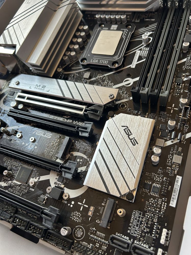 Płyta główna ASUS PRIME Z790-P WIFI DDR5 + intel i7 13700kf