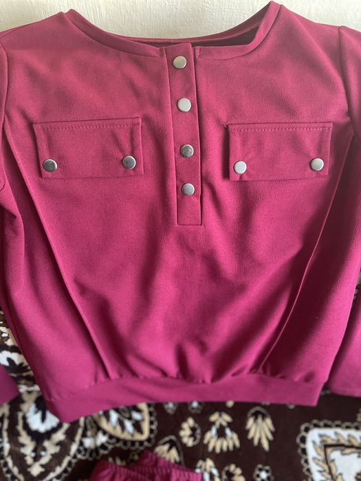 Жіночий костюм. .