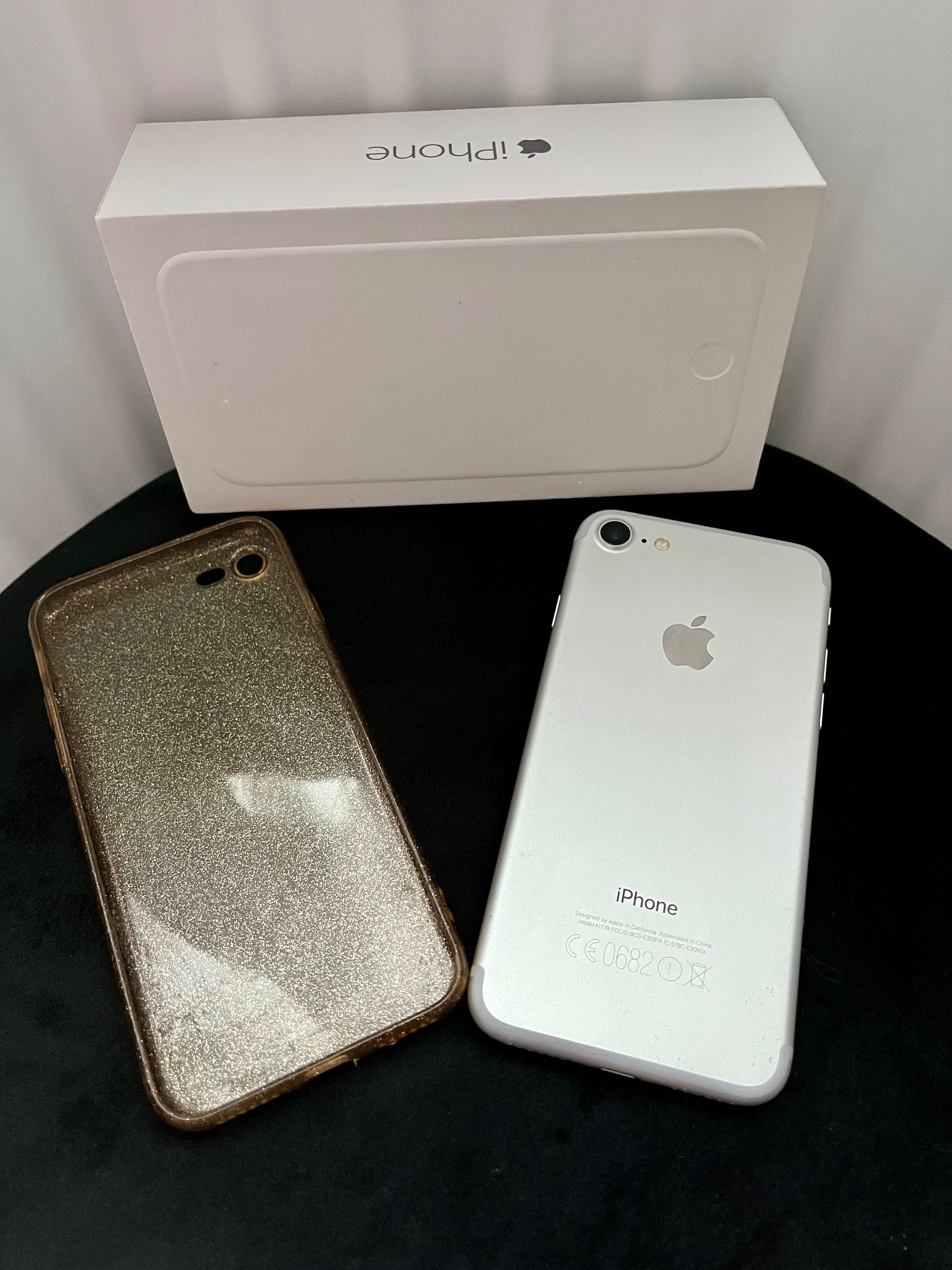 iPhone 7 silver z szybką ochronną i etui