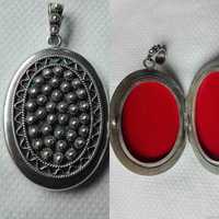 Medalha oval Granitos de abrir em prata Portuguesa