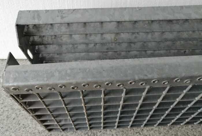 stopień schodowy WEMA 120cm masywne schody industrialne ocynk ogniowy