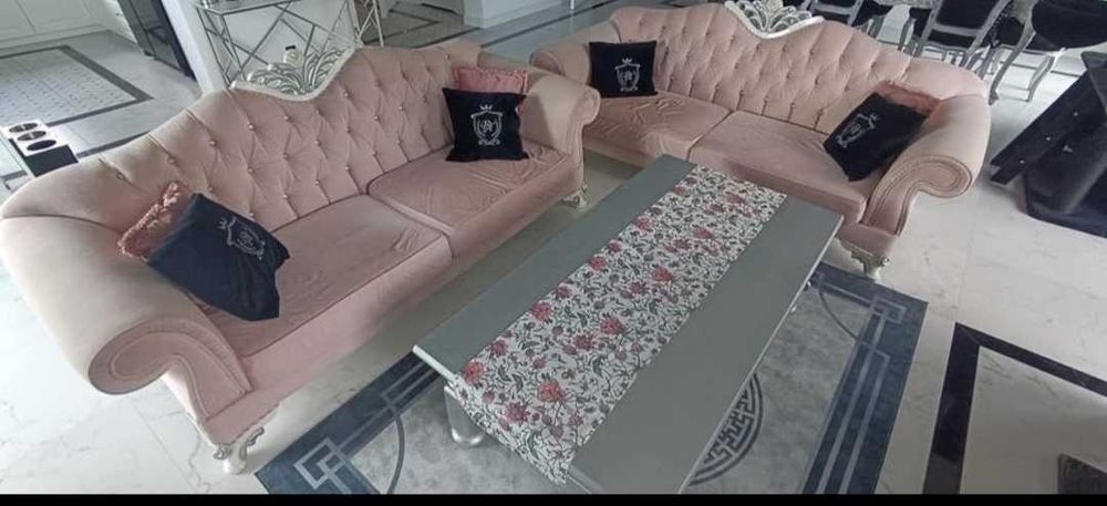 Zestaw wypoczynkowy, dwie kanapy i dwa fotele