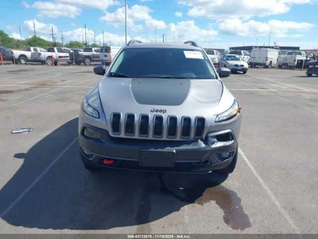 Jeep Cherokee Trailhawk 4X4 2018)