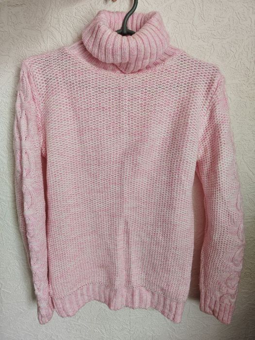 Рожева в'язана кофта