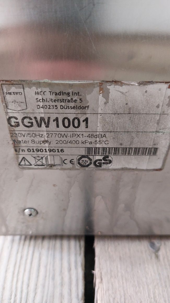 Професійна посудомийна машина стаканомийка скломийка Metro GGW1001
