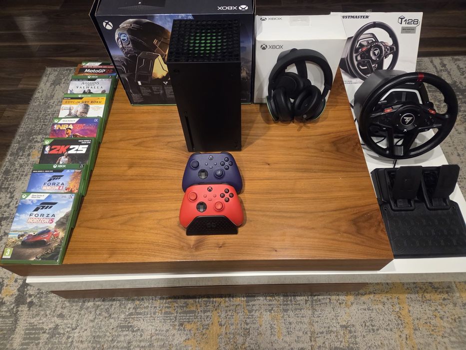 Xbox X Konsola do gier 1TB  słuchawki kierownica 2 pady