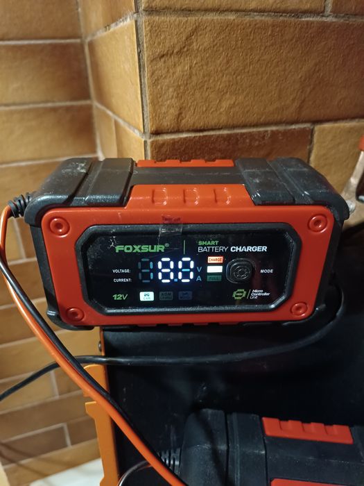 Нові, інтелектуальні зарядки для аккумуляторів, не трансформаторні.