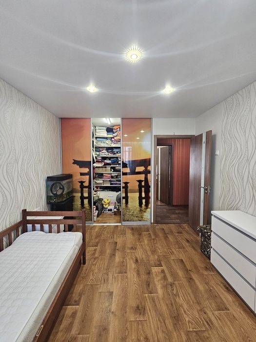 Сдам 3х ком квартиру Зубенко 25 м.Студенченская.L