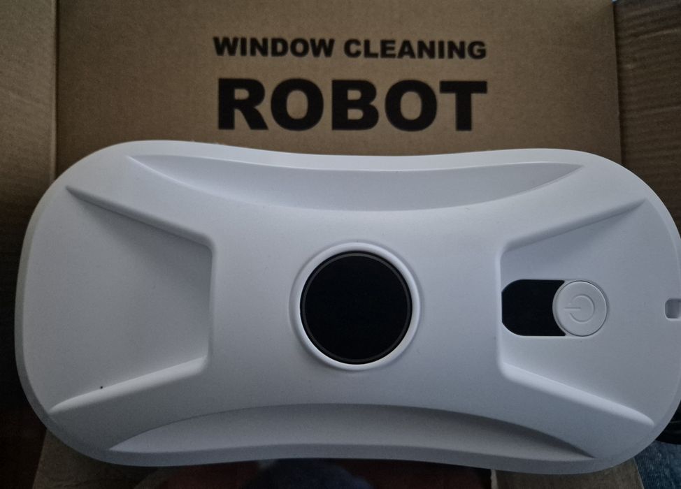 Robot do mycia okien z pilotem