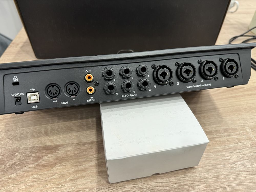 Нова звукова карта AVID Fast Track C600 Аудіоінтерфейс USB 6х6