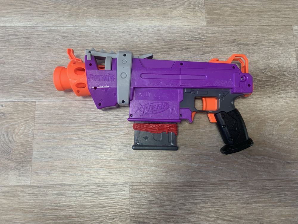 Іграшки Nerf і X Shot