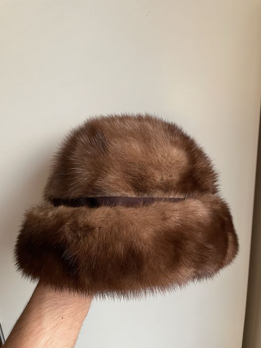 Czapka brązowa toczek z futra fretki