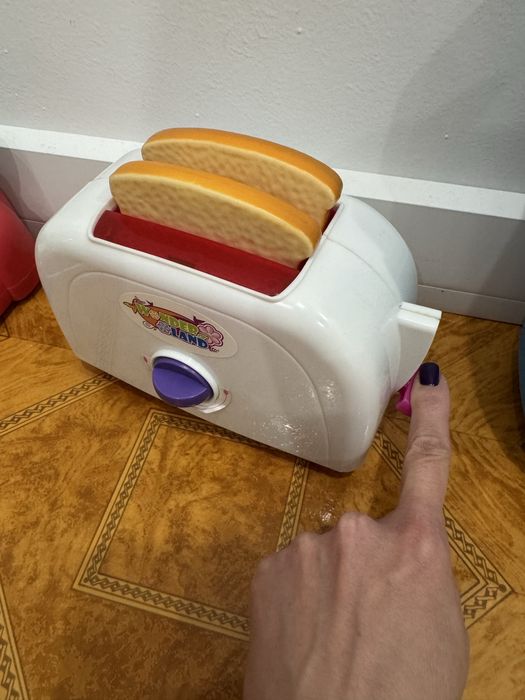 Кухонна техніка: тостер та кавомашина