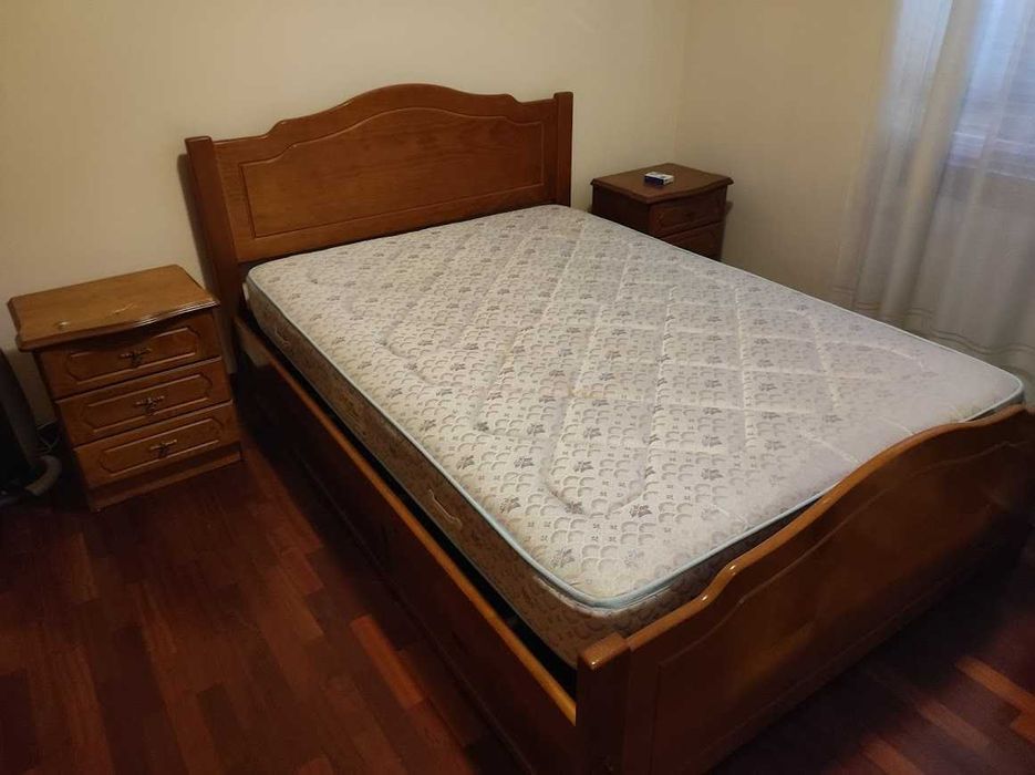 Cama de Casal (+colchão) + 2 Mesas de Cabeceira - Funchal