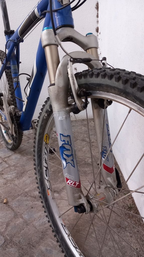 Bicicleta GT Avalanche 2.0 FOX Talas