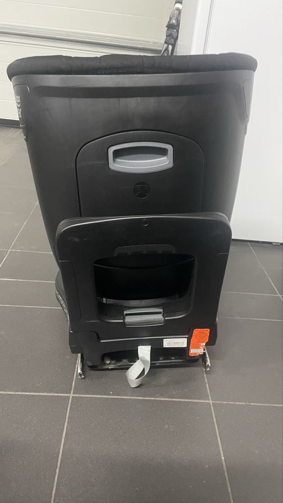 Fotelik samochodowy obrotowy Britax romer dualfix M i-size