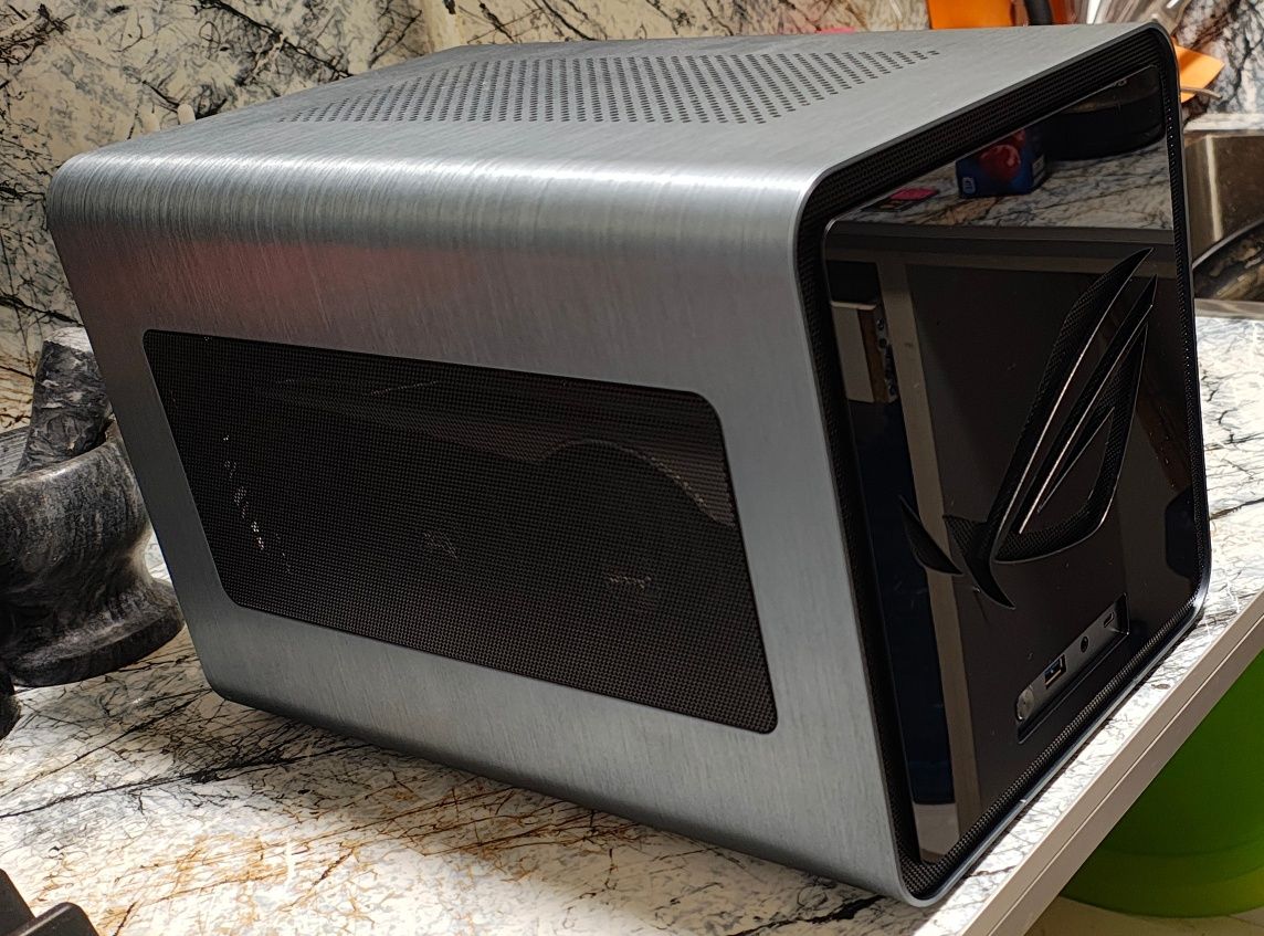 Корпус qube v8 sfx