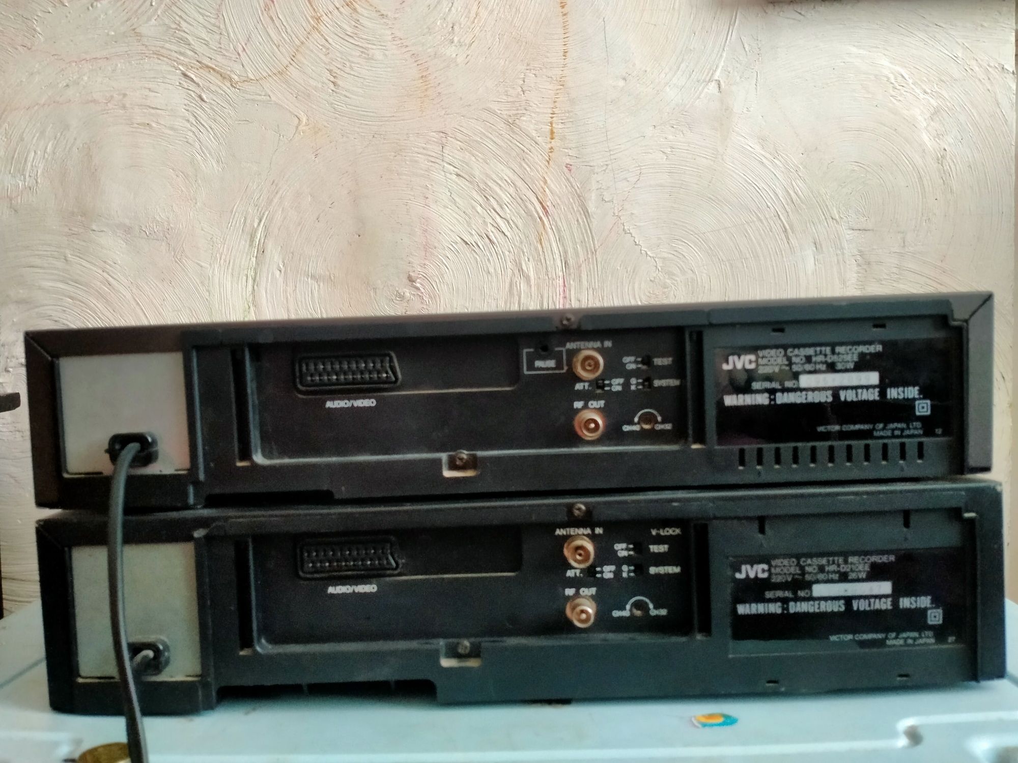 продам видеомагнитофоны JVC