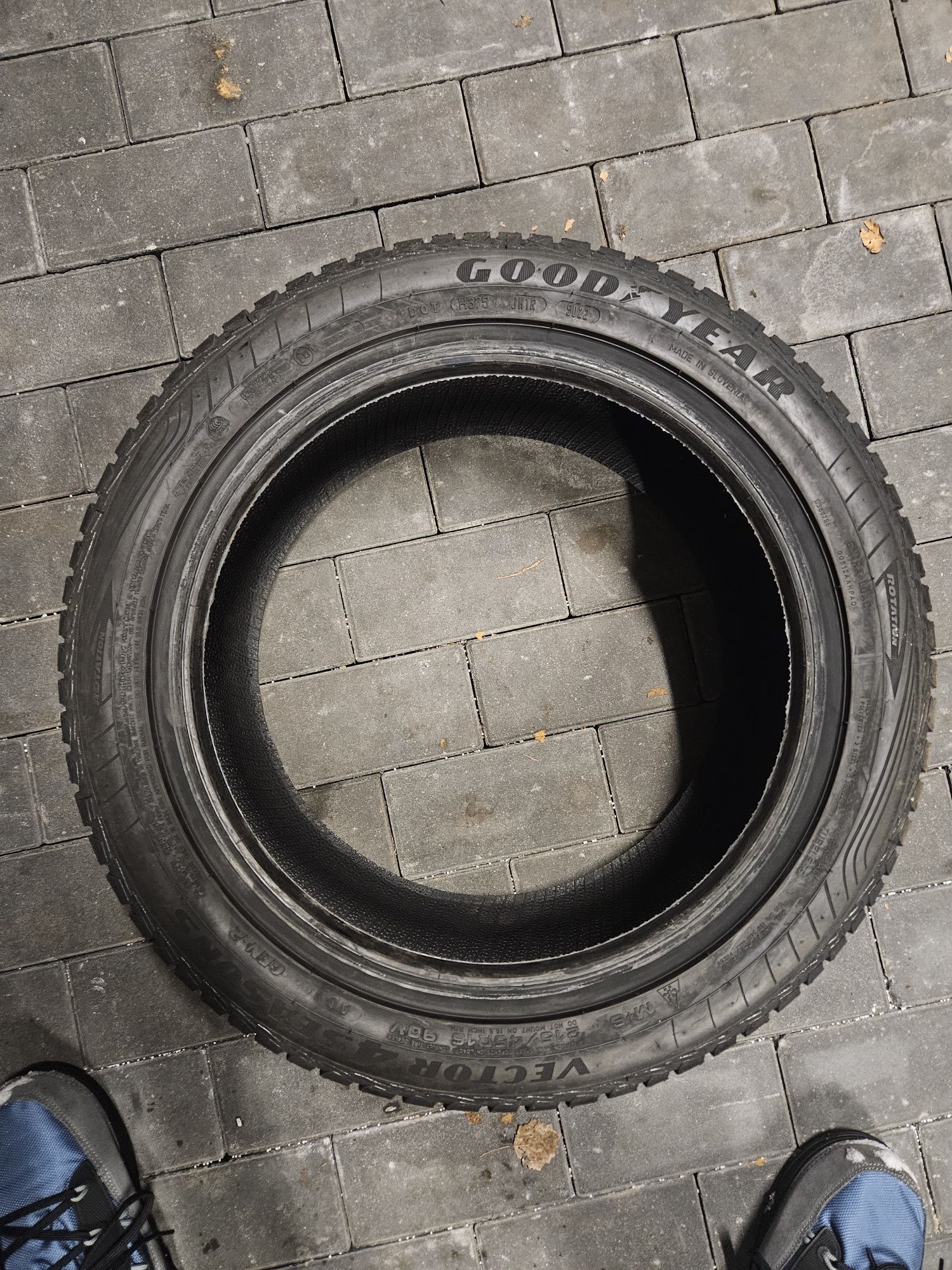 Opony 16 Goodyear 215/45 R16 caloroczne nowe