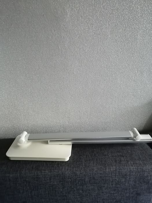 Lampka kompaktowa, składana na biurko