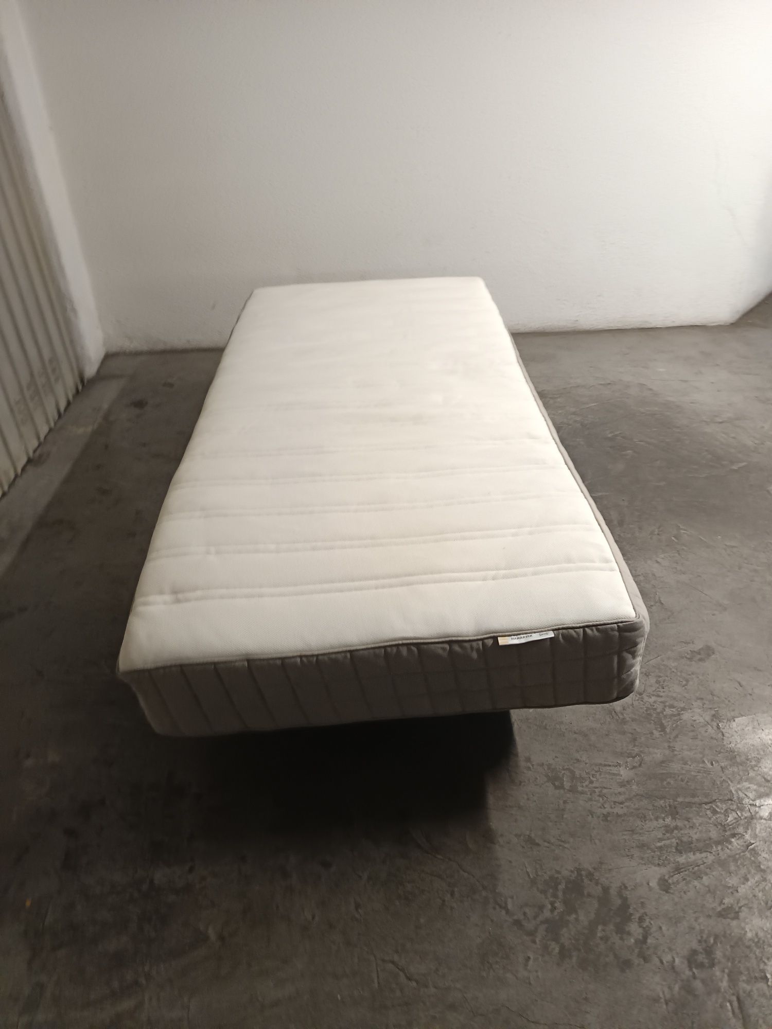 Cama de solteiro completa