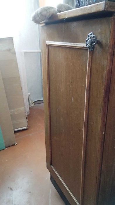 Продаю Кухонний Гарнітур Б/У (3 тумби + 3 шафки).