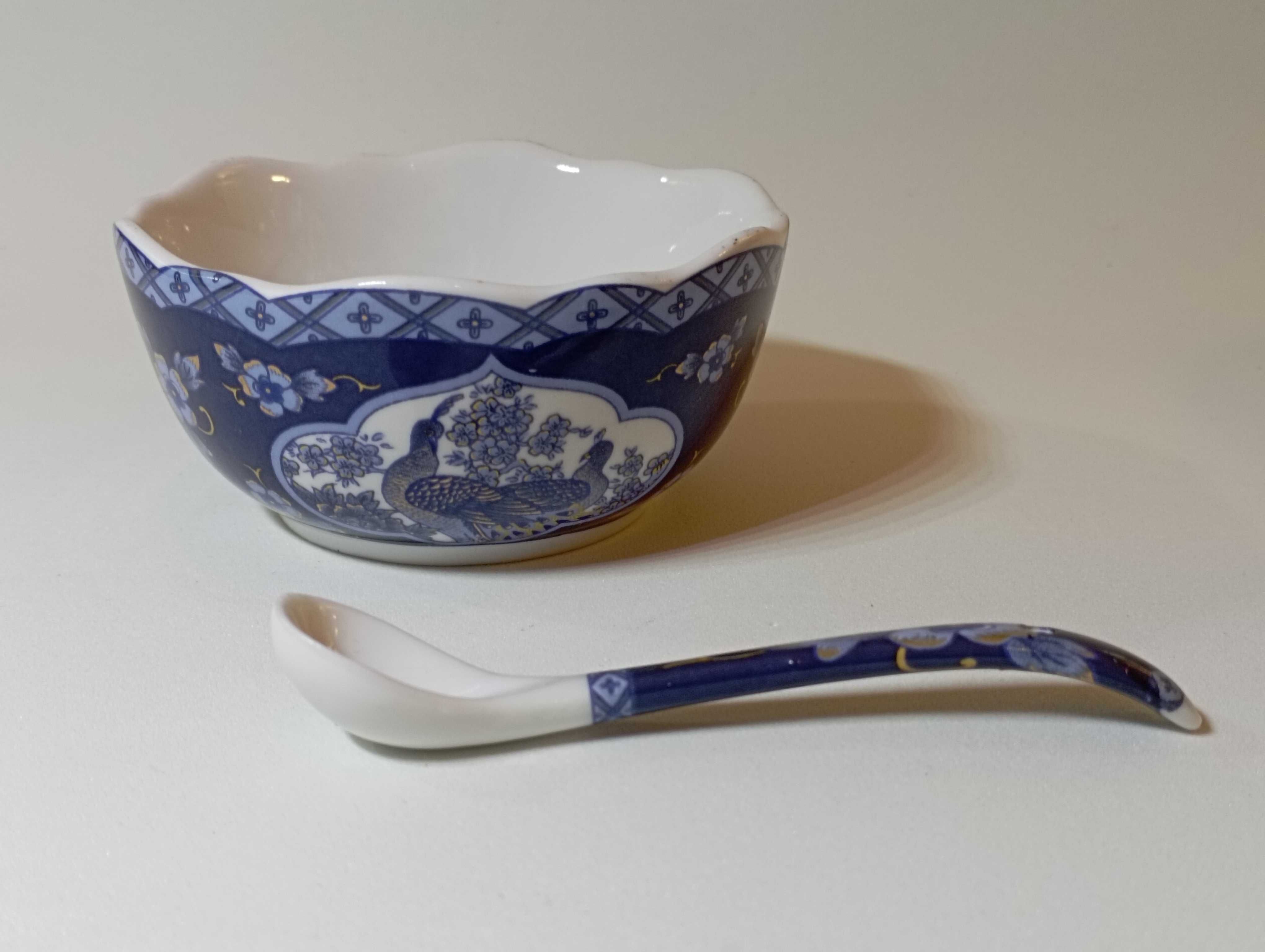 2 miseczki chińskie porcelanowe z łyżeczkami