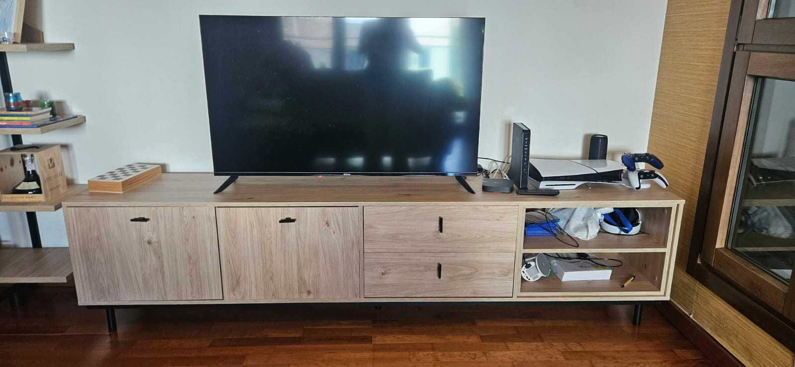 Móveis de sala modernos e completamente novos. Apenas 7 meses de uso.
