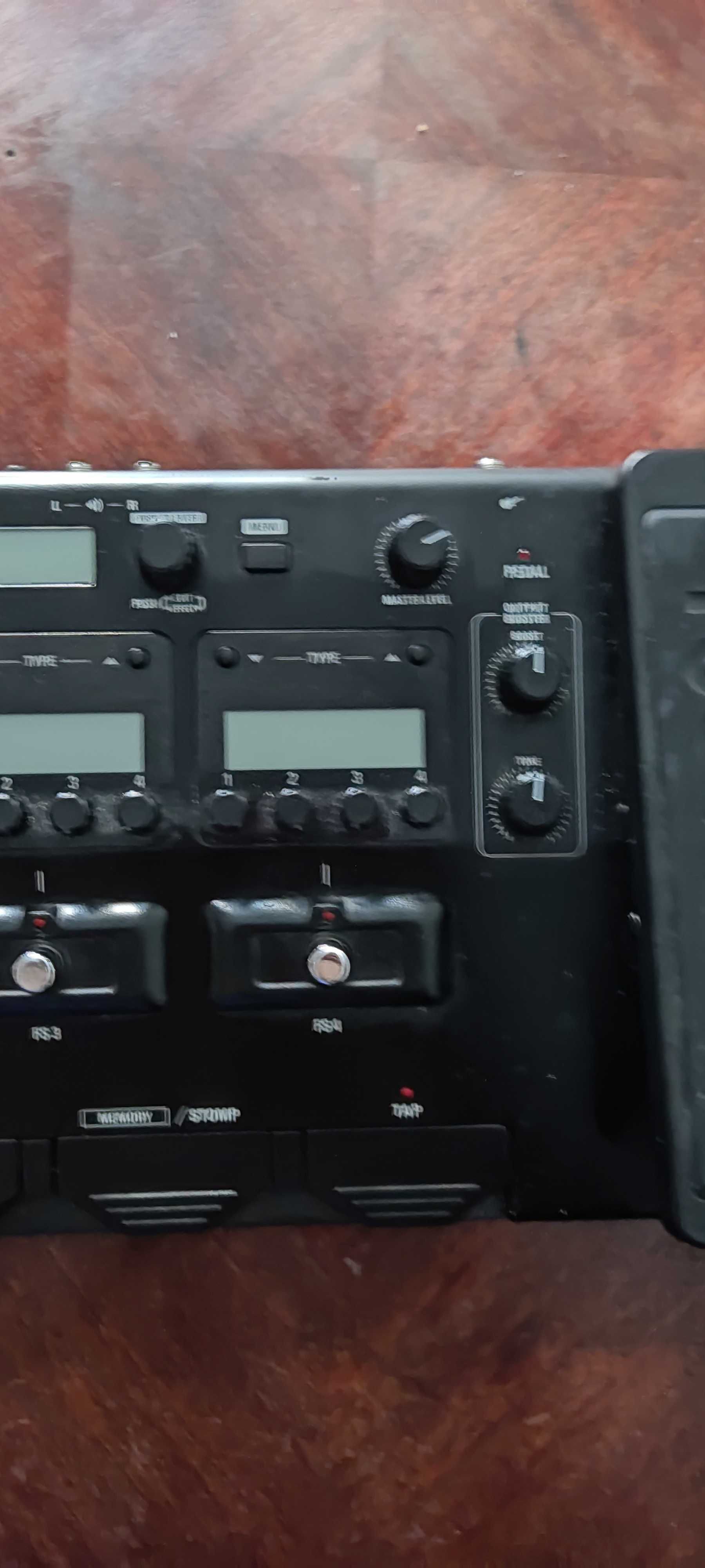 Guitarra e pedaleira Zoom g5n