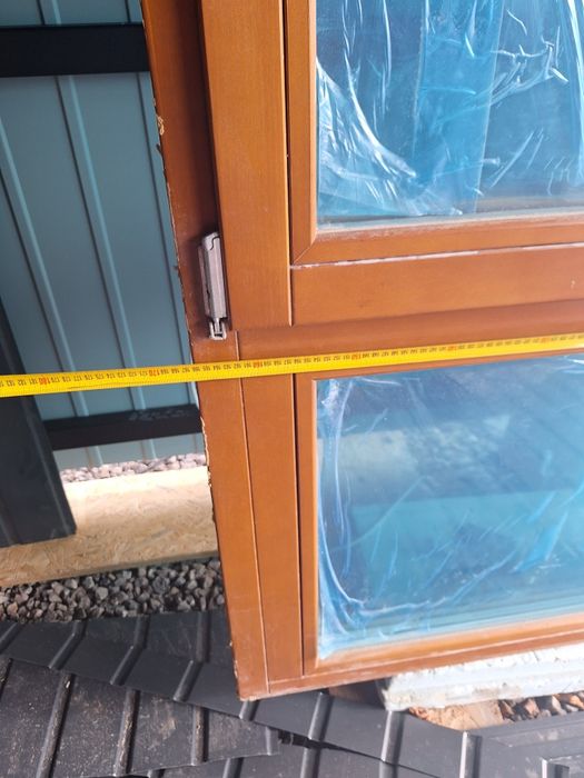 Drewniane okno z demontażu