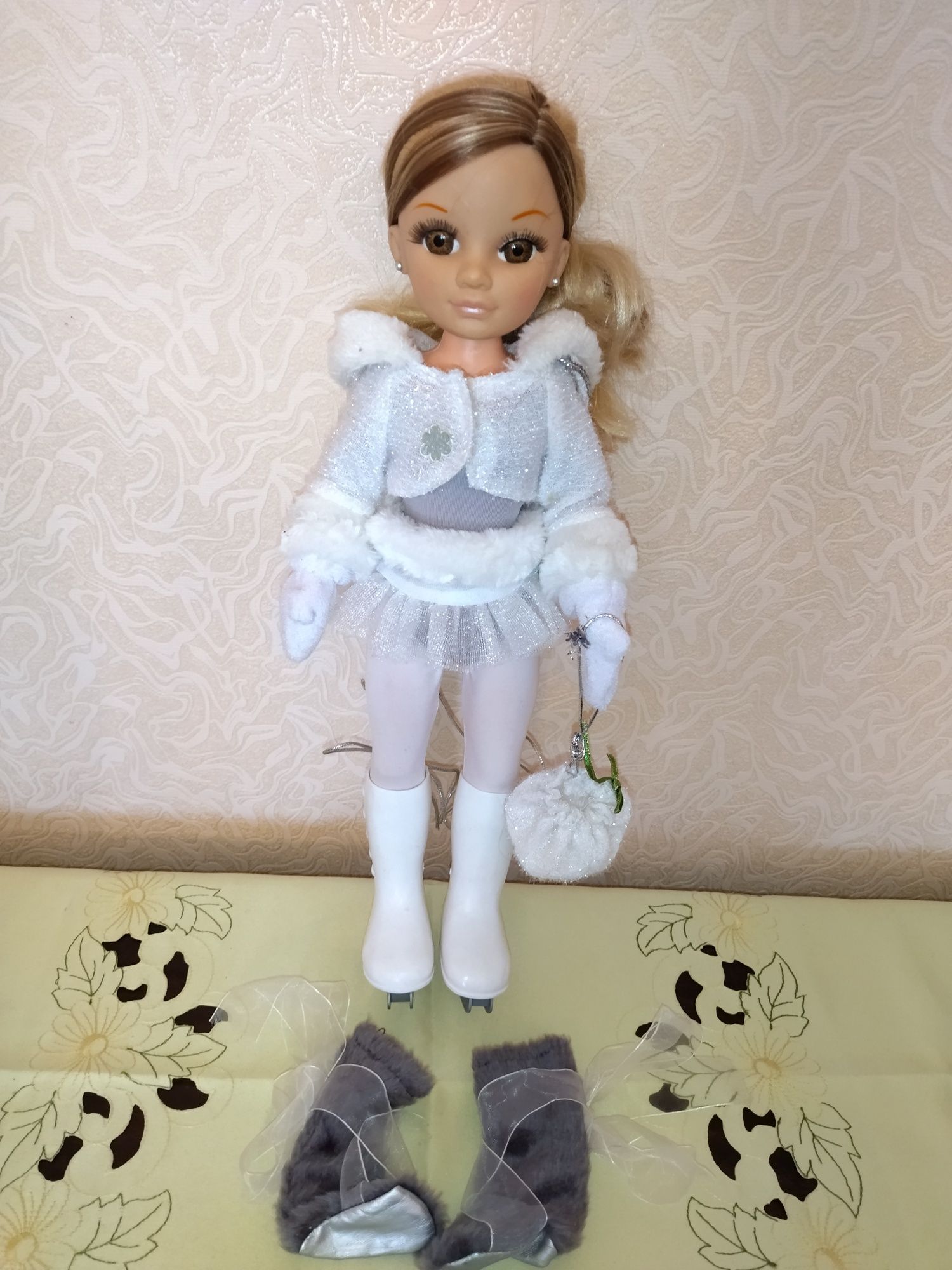 Продам очень красивую новую испанскую куклу Famosa Nency 45 см