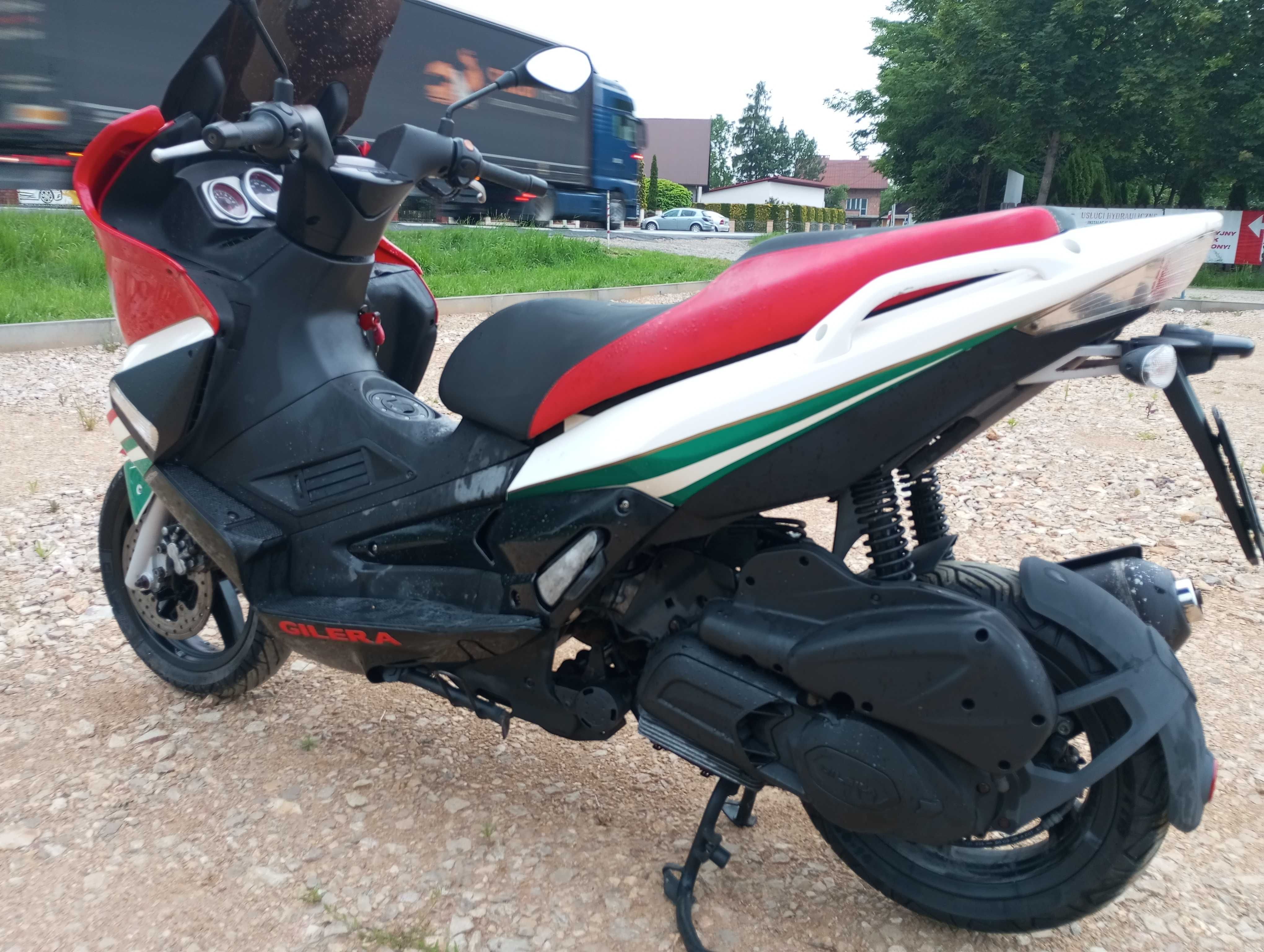 Gilera Nexus 125 ie Centenario wersja na 100 lecie firmy