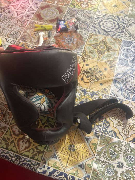 Capacete de boxe usado mas com nada a dizer