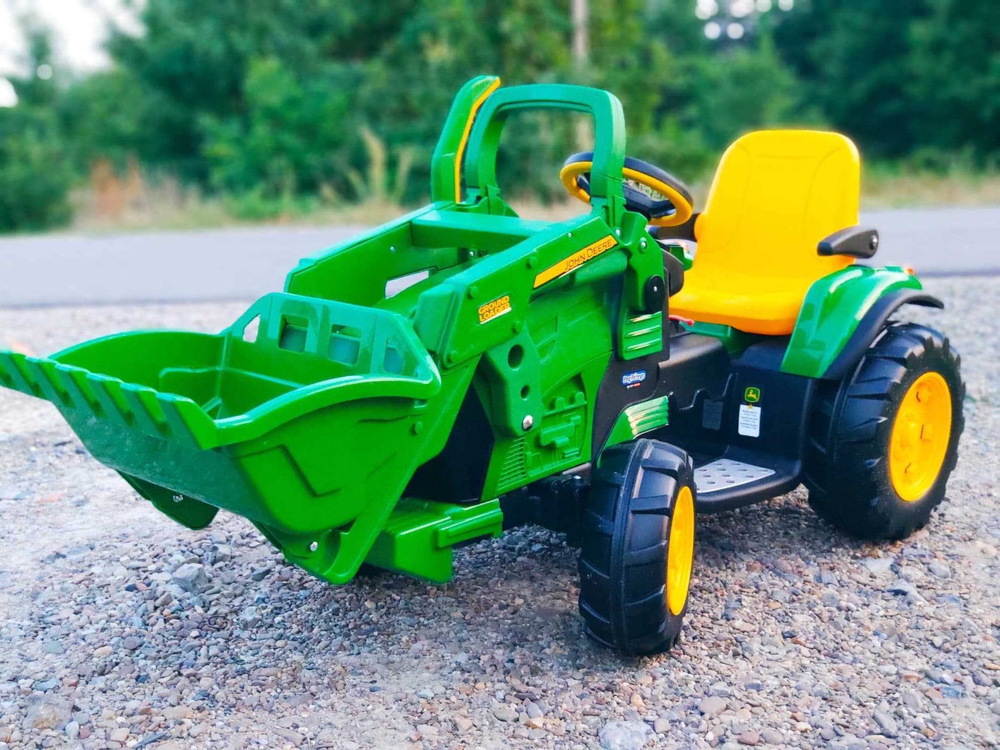 John DEERE koparka z turem auto na akumulator PEG-PEREGO