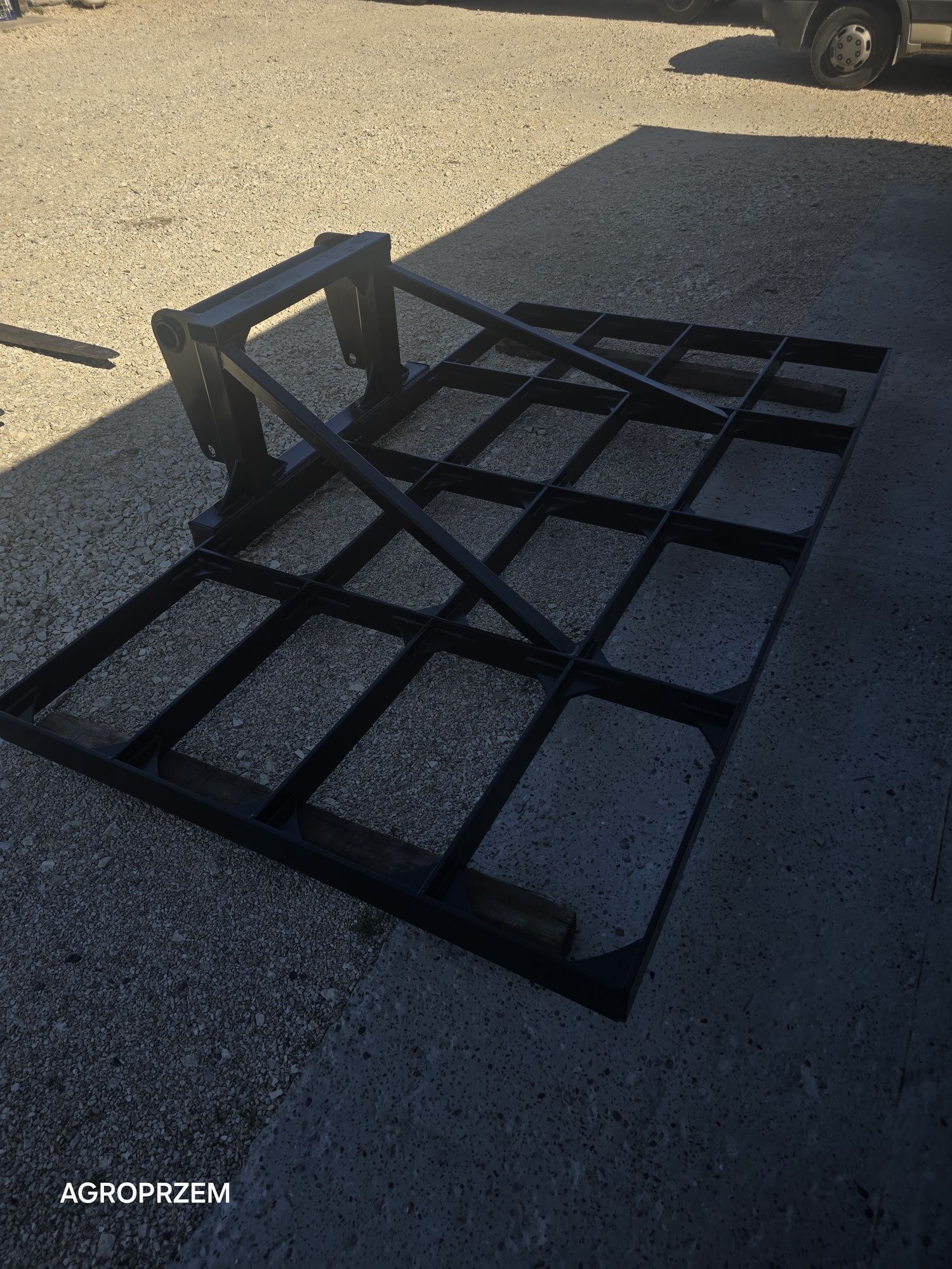 Sprzedam niwelator od 1.0m do 3.0m euroramka manitou tuz i inne