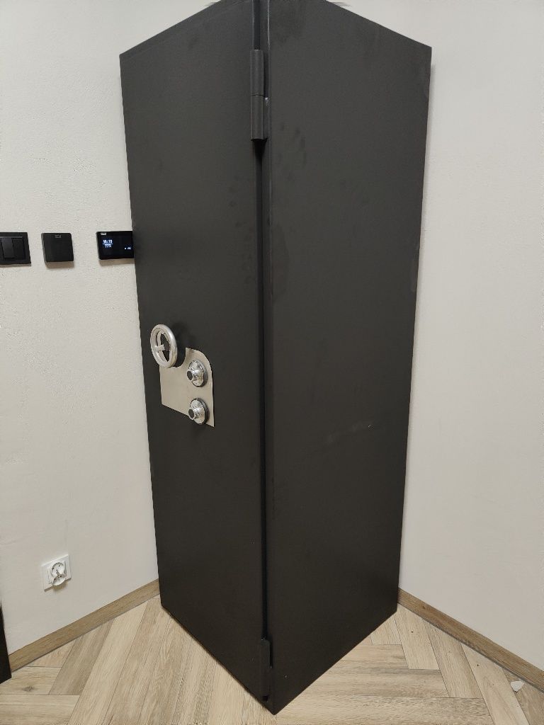 Sejf kasa pancerna KONSMETAL 180cm