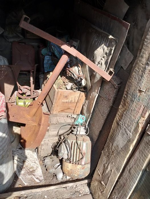 Зернодробилки и електродвигатель