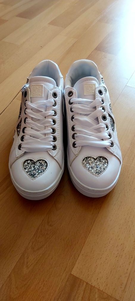 Новенький жіночі білі кросівки