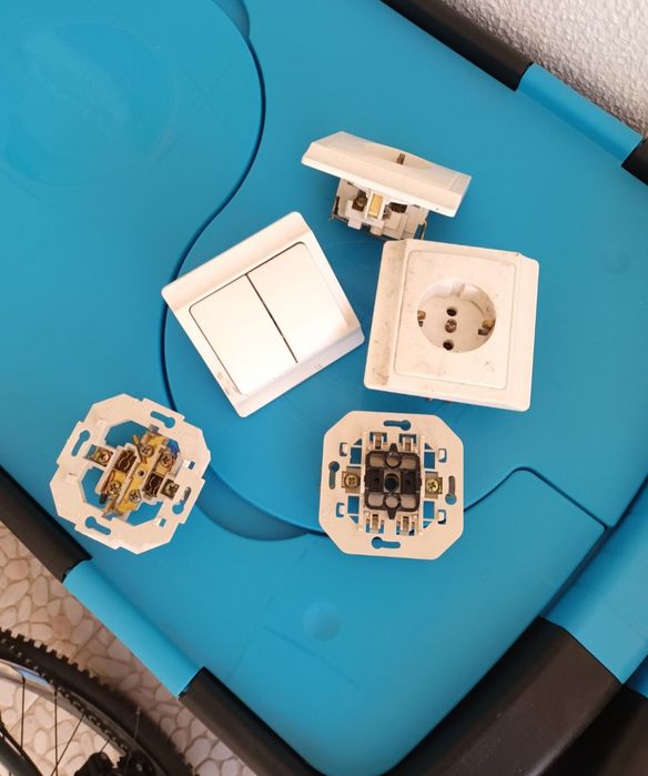 Lote material eléctrico