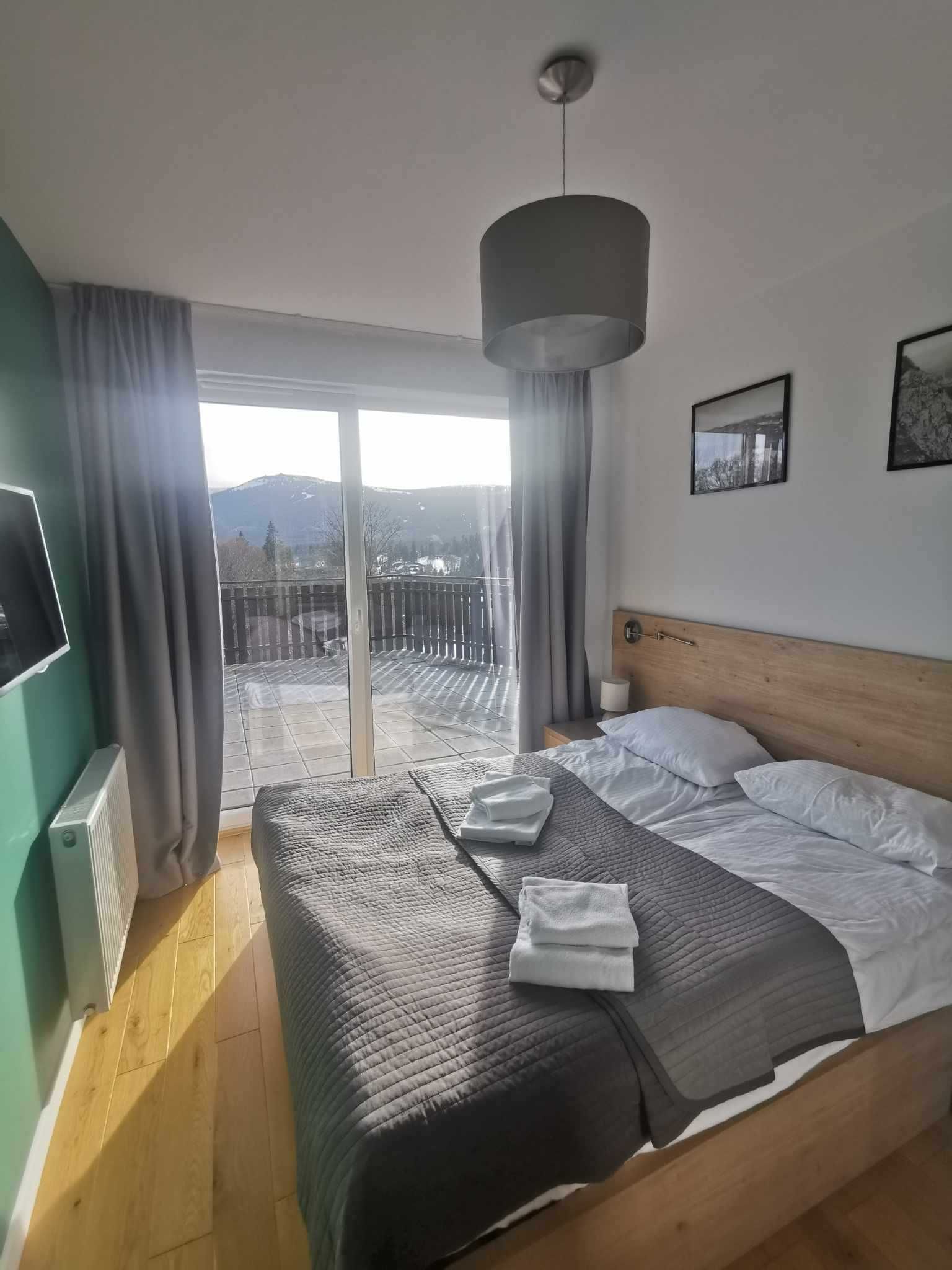 Apartament z tarasem i pięknym widokiem.