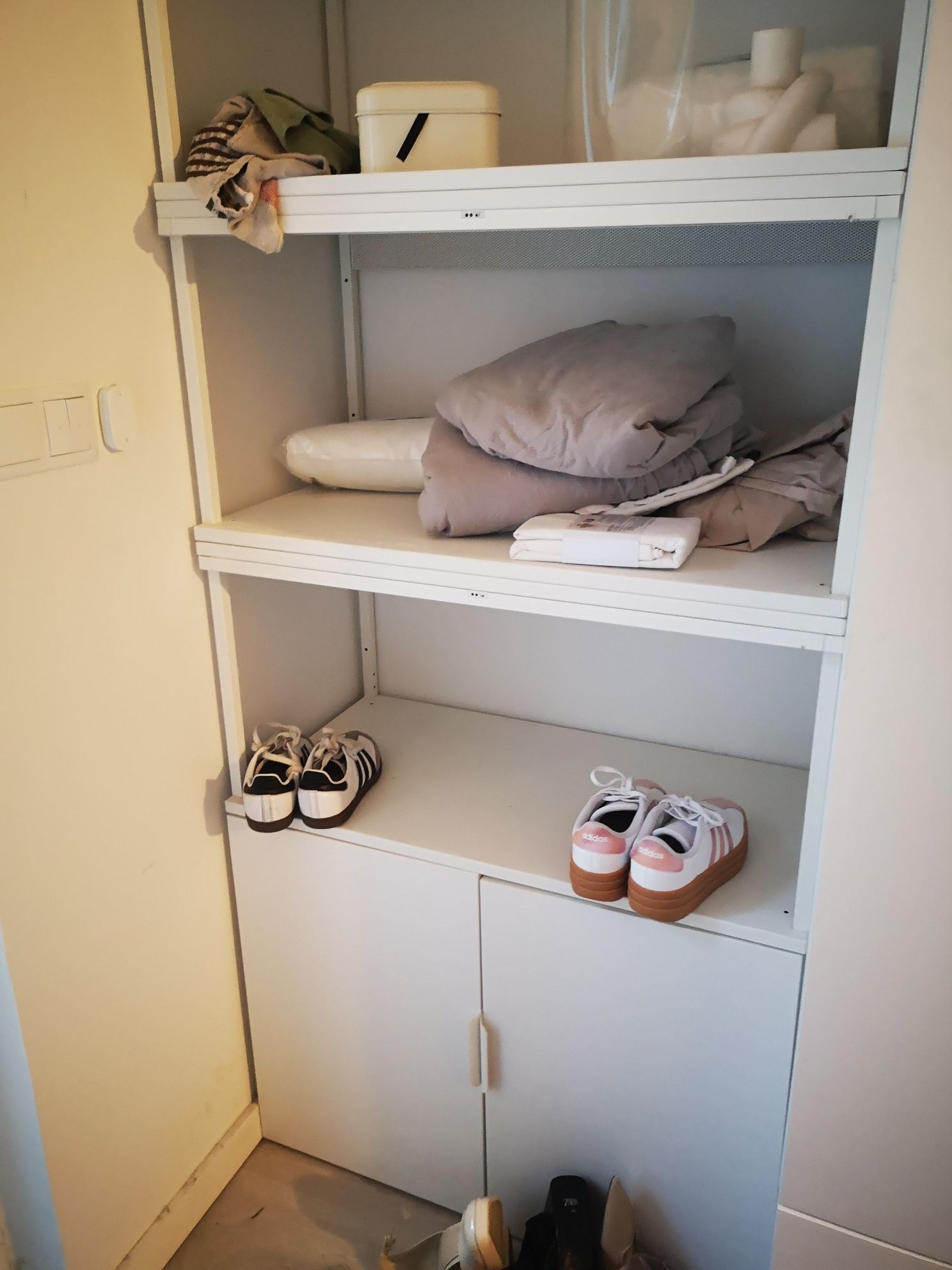 Roupeiro c/ estantes Platsa Ikea | Oportunidade!