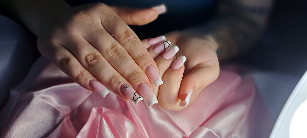 Stylizacja paznokci stacjonarnie i  mobilnie