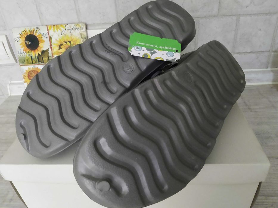 Продам кроксы шлепки шлепанцы мужские.