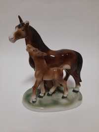 Винтаж статуэтка"Лошадь с жеребцом"Старая Германия.